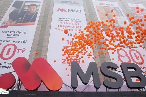 Một ngân hàng muốn thoái vốn tại công ty tài chính, mua lại một công ty chứng khoán