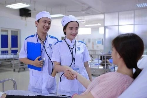 Tuyển lao động đi làm hộ lý tại Nhật Bản
