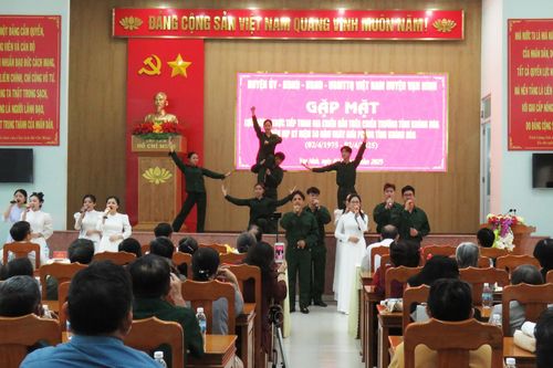 Vạn Ninh: Gặp mặt lực lượng trực tiếp chiến đấu trên chiến trường Khánh Hòa
