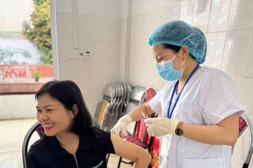 1550 nhân viên y tế được tiêm vắc-xin phòng sởi