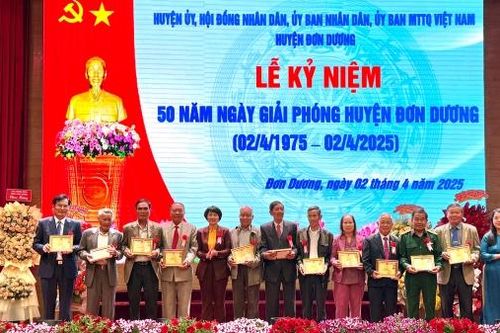 Phó Bí thư Thường trực Tỉnh ủy Lâm Đồng Phạm Thị Phúc dự Lễ Kỷ niệm 50 năm Ngày Giải phóng Đơn Dương