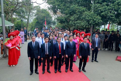 Huyện Lâm Thao dâng hương tưởng niệm các Vua Hùng