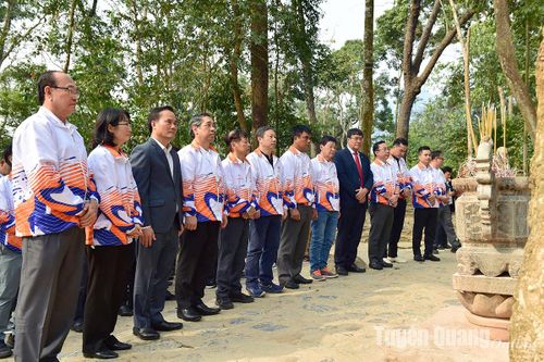 Đoàn công tác thành phố Hồ Chí Minh dâng hương tại Khu di tích Quốc gia đặc biệt Tân Trào