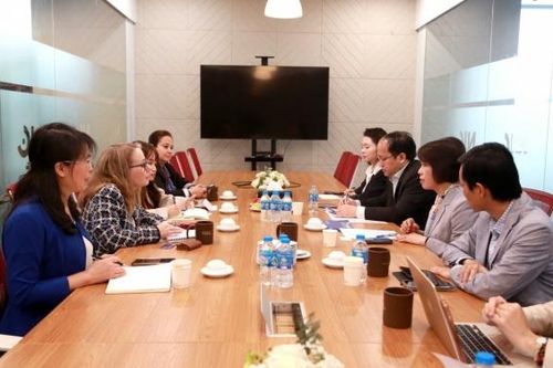 Thứ trưởng Bộ Tài chính Nguyễn Thị Bích Ngọc tiếp Phó Chủ tịch Tập đoàn Intel Sarah Kemp