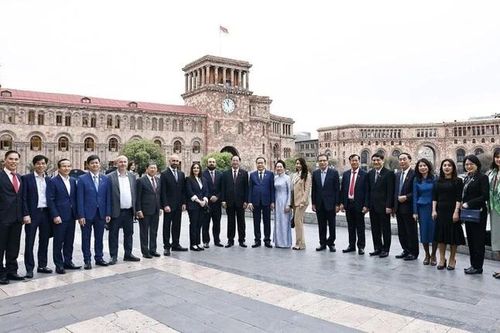 Chủ tịch Quốc hội Trần Thanh Mẫn và Phu nhân tham quan Bảo tàng lịch sử Quốc gia Armenia