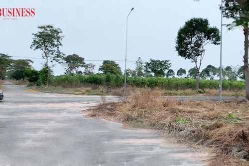 Đất sốt trên 'miệng cò', nhà đầu tư cắt lãi cầu hòa vẫn không thể thoát hàng
