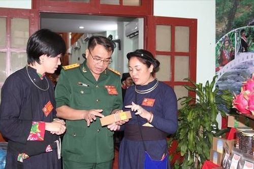 Những triền núi xanh trở thành 'cần câu cơm' cho người dân Bình Gia