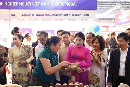 Tổ chức Triển lãm TP Hồ Chí Minh tại Lào