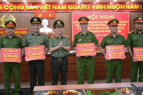 Khen thưởng lực lượng điều tra, khám phá vụ giết vợ, phi tang xác xuống biển