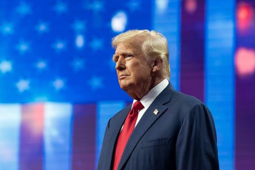 Ông Trump đẩy mạnh xuất khẩu vũ khí