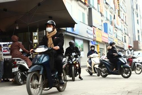 Đi lên vỉa hè để tiết kiệm vài phút, nhiều tài xế trả giá đắt