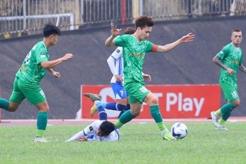 Bóng đá Việt Nam: Chênh vênh giàu, nghèo