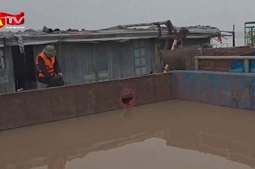 Nửa đêm, phát hiện tàu khai thác cát trái phép trên sông Hồng