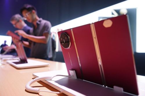 Doanh thu Huawei tăng vọt nhờ smartphone