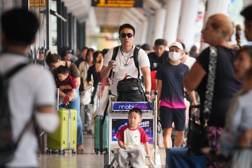 'Sốt' vé máy bay Hà Nội, Đà Nẵng đến TP.HCM xem diễu hành dịp 30/4