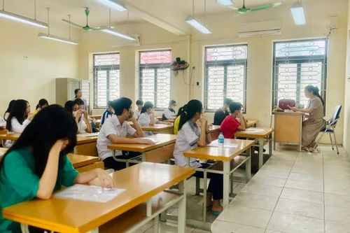 Hà Nội: bồi dưỡng kiến thức kết hợp tư vấn cho học sinh lớp 12