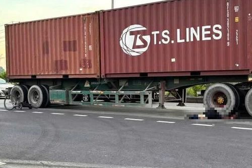 Tai nạn giao thông mới nhất 3/4/2024: đi tập thể dục, người phụ nữ bị xe container cán tử vong