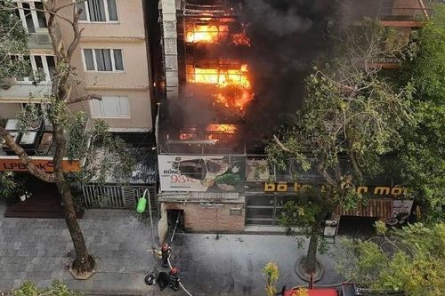 Hà Nội: Cháy lớn ở một nhà hàng tại khu đô thị Mỹ Đình