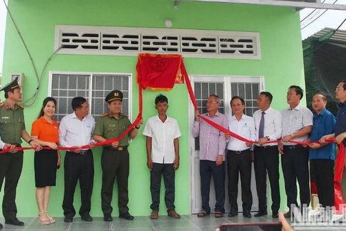 Bộ Công an tổ chức lễ trao tặng 700 căn nhà cho hộ nghèo ở Bạc Liêu