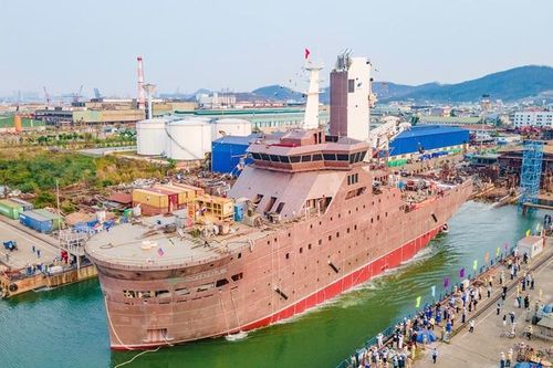 Hạ thủy tàu dịch vụ điện gió hiện đại, tổng dung tích 6.700GT