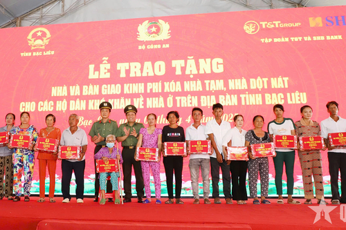 Bộ Công an bàn giao kinh phí xây dựng 700 căn nhà tặng hộ nghèo, cận nghèo tại Bạc Liêu