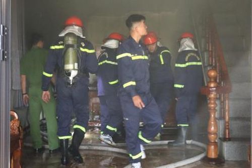 Nghi vấn 'ngáo đá' đốt nhà