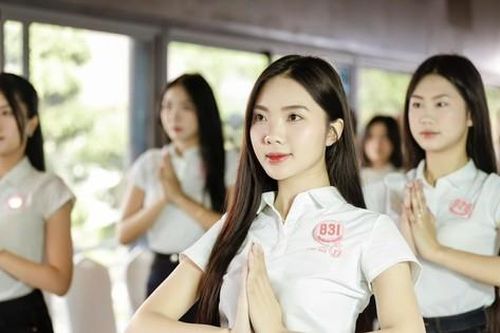 41 thí sinh 'Hoa hậu Việt Nam' rạng rỡ trong buổi học phong thái và bùng nổ với vũ đạo
