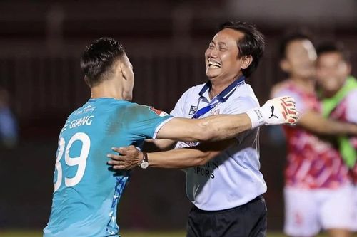 CLB TPHCM - SLNA (19 giờ 15 ngày 5-4): Quà sinh nhật cho HLV Phùng Thanh Phương?