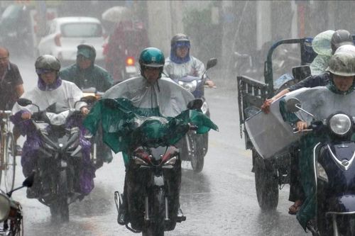 Miền Nam vẫn mưa trái mùa, phía Bắc sắp có không khí lạnh