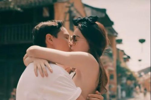 Hồ Ngọc Hà, Kim Lý 'gây sốt' với màn tình tứ nơi công cộng