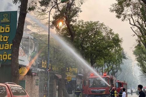 Cháy lớn tại nhà hàng bò tơ quán mộc ở Mỹ Đình