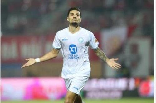 5 đại gia V-League muốn có tiền vệ Hendrio