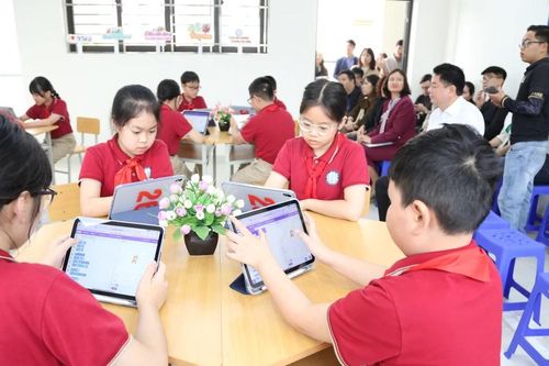 Học tập 'không giới hạn' với bài giảng, thiết bị thông minh