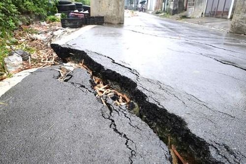 Đường sụt trượt, nhà nứt toác, nhiều hộ dân ở TP Lào Cai phải di dời khẩn cấp
