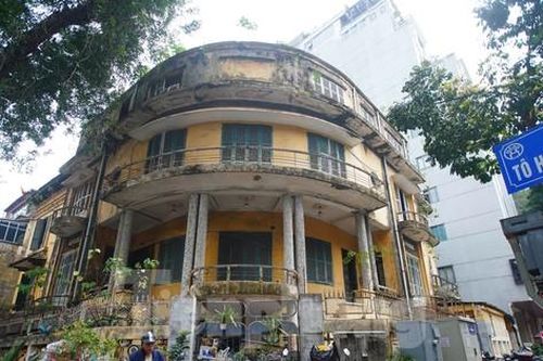 Tòa biệt thự 'ngự trên đất vàng' Hà Nội sắp được cải tạo, sửa chữa sau nhiều năm bỏ hoang