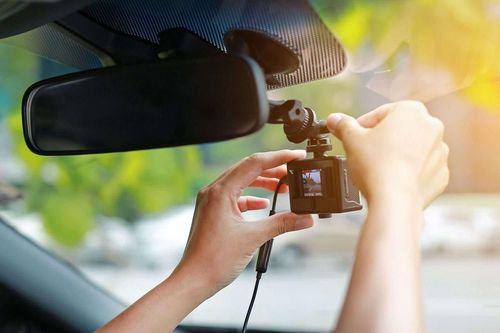 Sợ bị phạt oan, nhiều chủ xe đổ xô lắp đặt camera hành trình