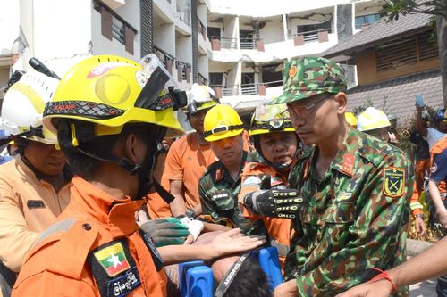 Bộ trưởng của Myanmar ấn tượng với bộ đội Việt Nam về năng lực cứu nạn