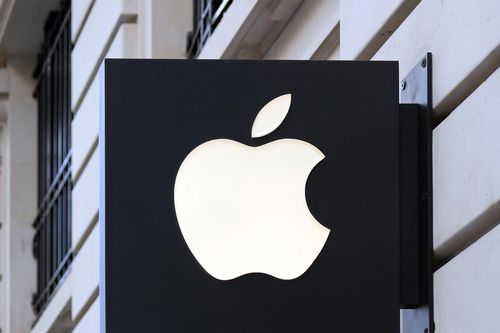 Cổ phiếu Apple, Tesla giảm mạnh sau thông báo thuế quan của Tổng thống Trump