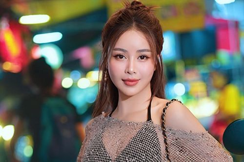 Hoa hậu Điện ảnh TPHCM sống kín tiếng, khoe dáng sexy sau 9 năm đăng quang