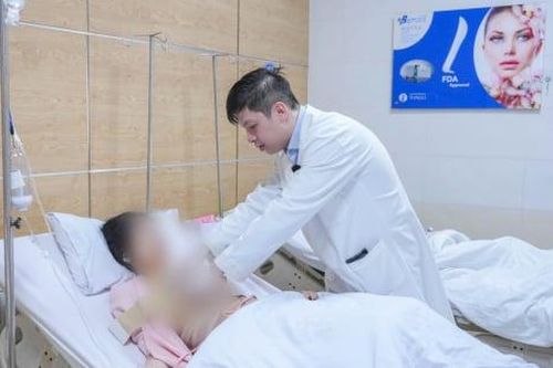 Cô gái trẻ bị vỡ túi ngực khi đang mang thai