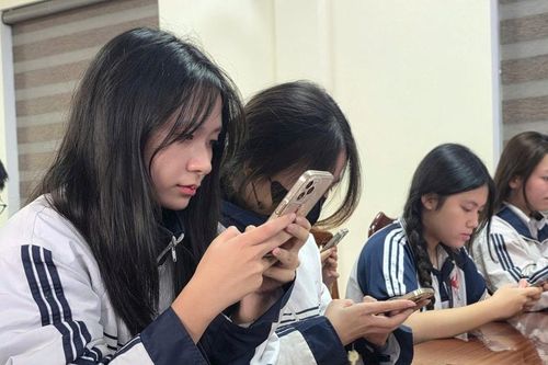 Học sinh Nghệ An tiếp cận hướng khởi nghiệp về nông nghiệp xanh gắn với công nghệ số