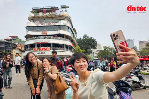 Hà Nội điều chỉnh thời gian hoạt động phố đi bộ hồ Gươm dịp nghỉ lễ 30/4-1/5