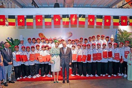 Nhà vua và Hoàng hậu Bỉ ghé thăm Bakery School Việt Nam