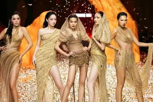 Show thời trang có tới 5 vedette của Lê Thanh Hòa