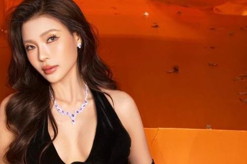Vẻ đẹp quyến rũ của Thúy Diễm gây chú ý