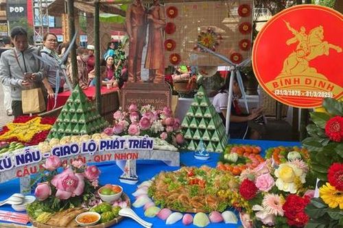 Phụ nữ Bình Định lan tỏa văn hóa truyền thống qua Ngày hội bánh 'xứ Nẫu'