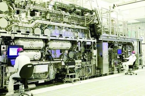 Nữ kỹ sư phụ trách chiếc máy không thể thiếu trên thế giới