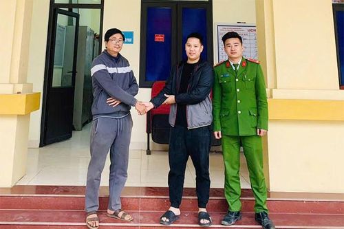 Công an xã giúp người dân nhận lại 120 triệu đồng do chuyển khoản nhầm