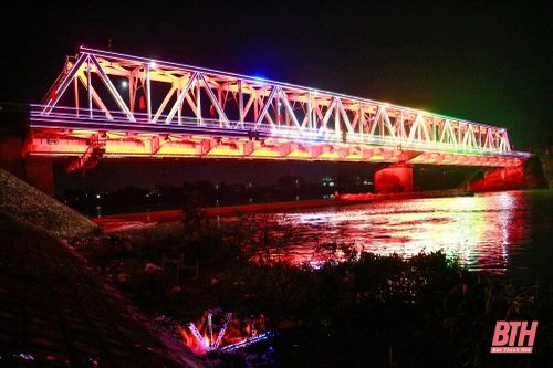 Lung linh cầu Hàm Rồng