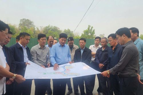 Vốn… chờ mặt bằng